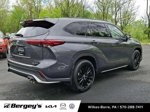 Magnetic Gray Metallic 2023 Toyota Highlander XSE