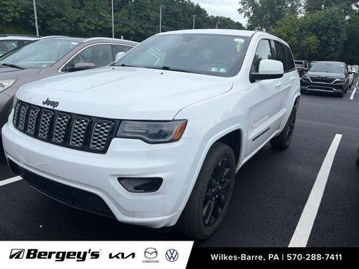 Bright White Clearcoat 2021 Jeep Grand Cherokee Laredo