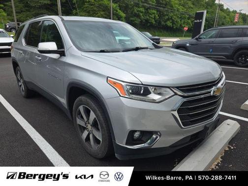 Silver Ice Metallic 2019 Chevrolet Traverse LT Leather