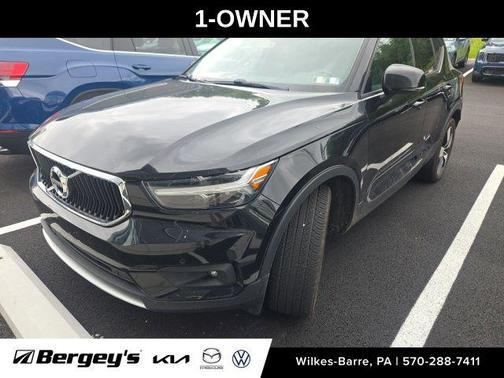 Black / Stone 2021 Volvo XC40 T5 Momentum