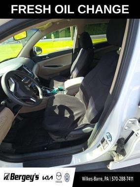 Winter White 2016 Hyundai TUCSON SE