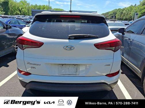 Winter White 2016 Hyundai TUCSON SE
