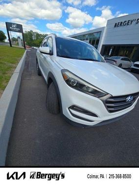 Winter White 2016 Hyundai TUCSON SE