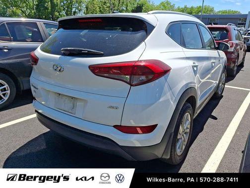 Winter White 2016 Hyundai TUCSON SE