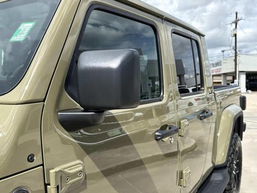 2025 Jeep Gladiator High Tide