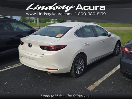 Snowflake White Pearl Mica 2022 Mazda Mazda3 FWD