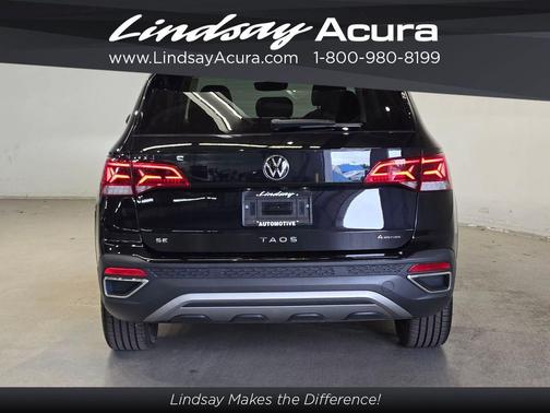 Deep Black Pearl 2022 Volkswagen Taos 1.5T SE