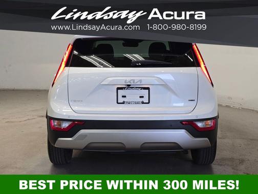 Snow White Pearl 2025 Kia Niro EX