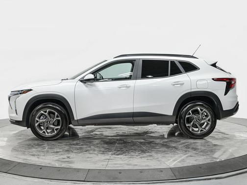 Summit White 2024 Chevrolet Trax LT