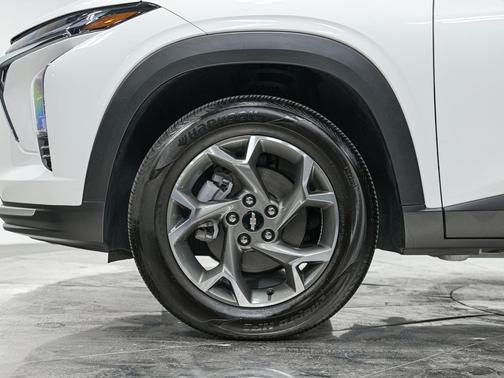 Summit White 2024 Chevrolet Trax LT