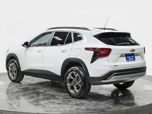 Summit White 2024 Chevrolet Trax LT
