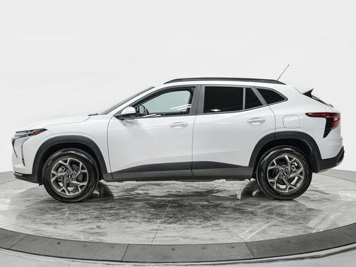 Summit White 2024 Chevrolet Trax LT