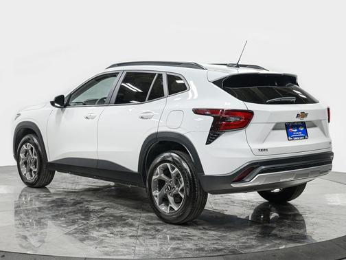 Summit White 2024 Chevrolet Trax LT