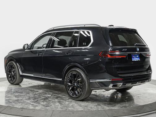 Black Sapphire Metallic 2024 BMW X7 xDrive40i