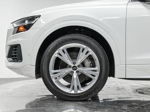 2022 Audi Q8 55 Premium Plus