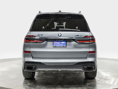 Skyscraper Grey Metallic 2023 BMW X7 xDrive40i