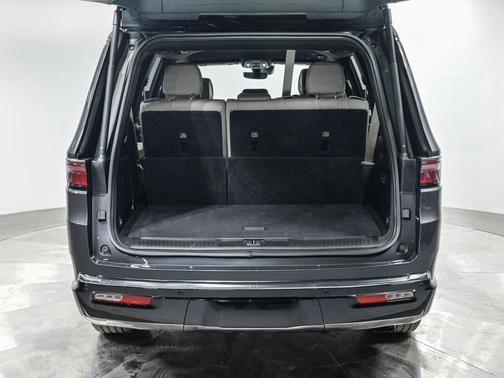 Baltic Gray Metallic Clearcoat 2025 Jeep Wagoneer Carbide 4x4