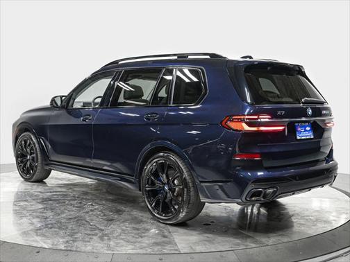 2023 BMW X7 M60i