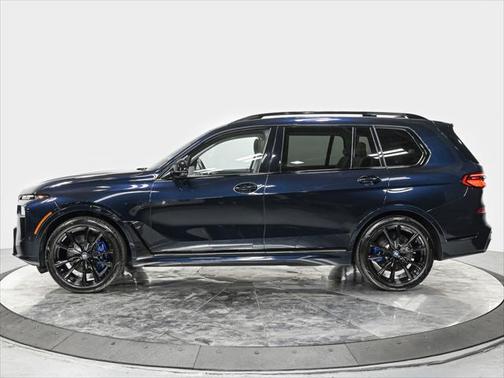 2023 BMW X7 M60i