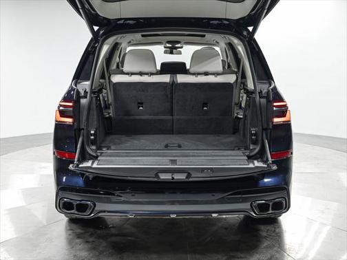 2023 BMW X7 M60i
