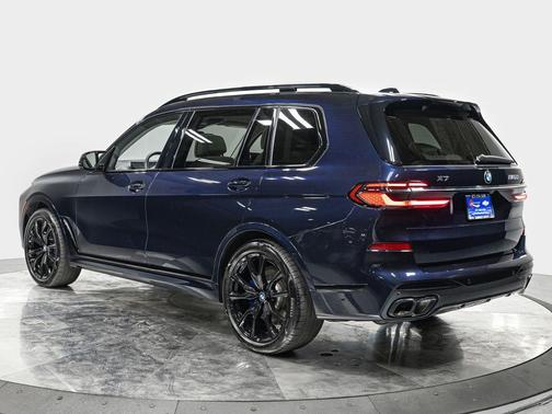 2023 BMW X7 M60i