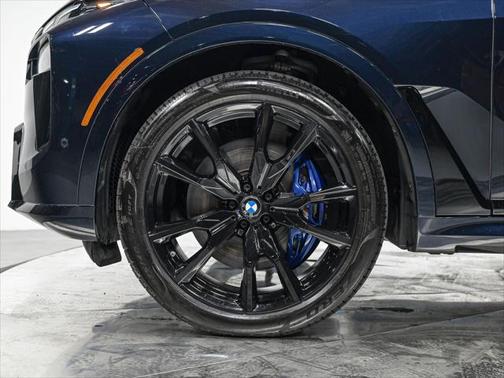 2023 BMW X7 M60i