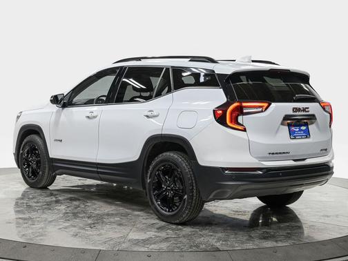 Summit White 2022 GMC Terrain AWD AT4