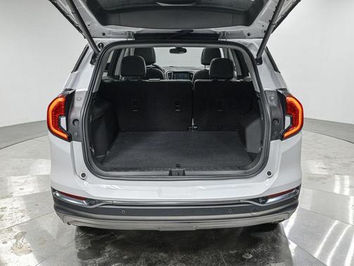 Summit White 2022 GMC Terrain AWD AT4