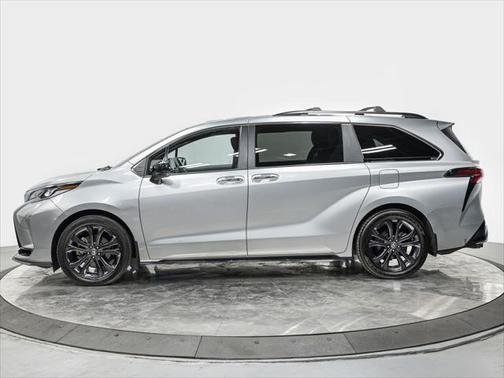 2023 Toyota Sienna XSE 7 Passenger