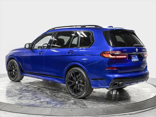 2023 BMW X7 M60i