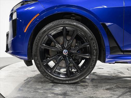 2023 BMW X7 M60i