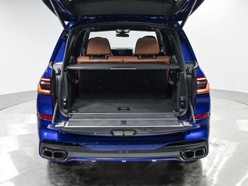 2023 BMW X7 M60i