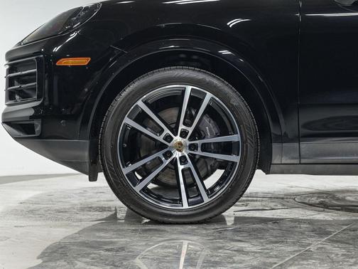 Black 2024 Porsche Cayenne Cayenne