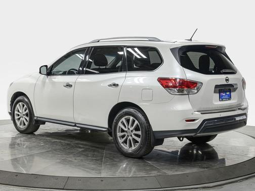 Pearl White 2015 Nissan Pathfinder SV