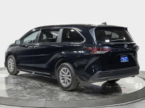 2023 Toyota Sienna XLE