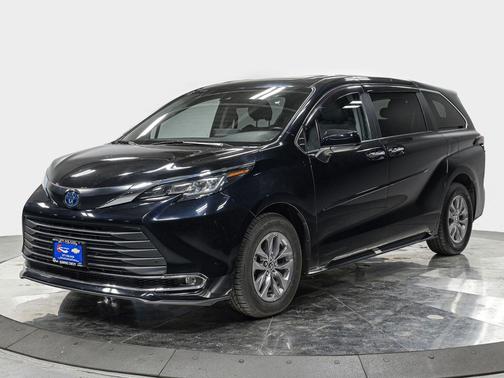 2023 Toyota Sienna XLE