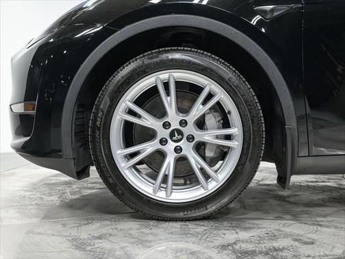 2024 Tesla Model Y Long Range Dual Motor All-Wheel Drive