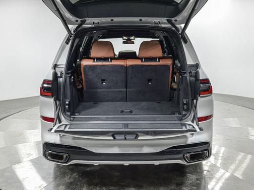 Mineral White Metallic 2023 BMW X7 xDrive40i