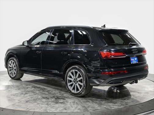 2023 Audi Q7 45 Premium Plus