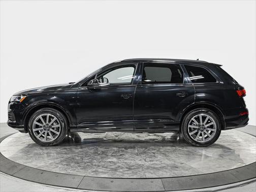 2023 Audi Q7 45 Premium Plus