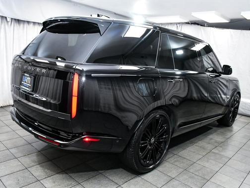 Black 2025 Land Rover Range Rover P530 SE 7 Seat
