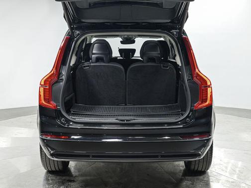 Onyx Black Metallic 2025 Volvo XC90 B6 Plus 7-Seater