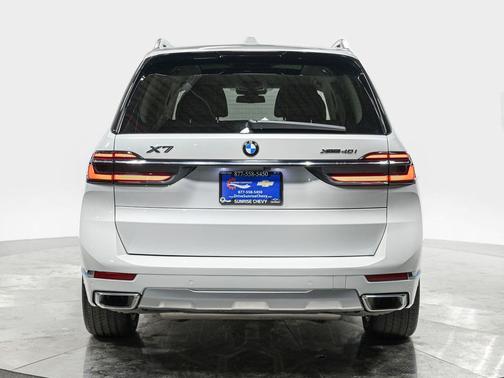 Mineral White Metallic 2023 BMW X7 xDrive40i