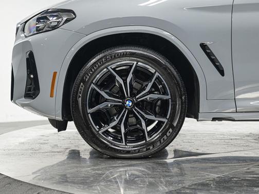 2025 BMW X4 xDrive30i