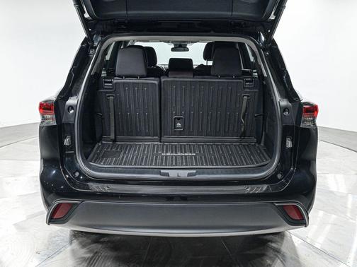 Midnight Black Metallic 2023 Toyota Highlander Hybrid LE