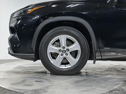 Midnight Black Metallic 2023 Toyota Highlander Hybrid LE