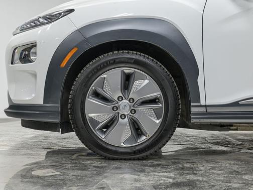 Lunar White 2021 Hyundai KONA EV Limited