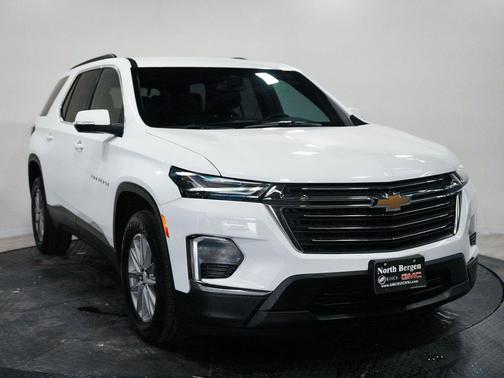 Summit White 2022 Chevrolet Traverse LT Leather