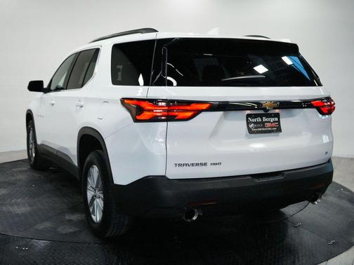 Summit White 2022 Chevrolet Traverse LT Leather