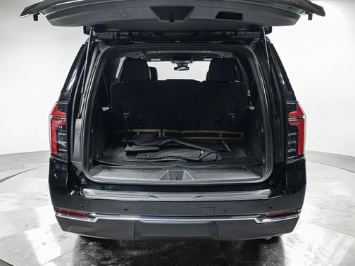 2025 Chevrolet Suburban LS